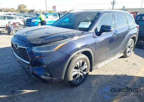 2021 Toyota Highlander Hybrid Xle z USA, uszkodzony, nr VIN 5TDGARAH9MS010940